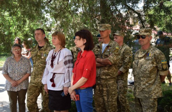 Голова Миколаївської ОДА Олексій Савченко вручив сертифікати на житло військовослужбовцям, які брали участь у антитерористичній операції