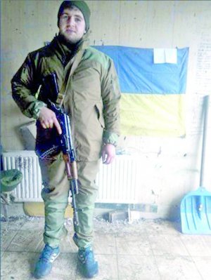 Максим Черкун контракт зі Збройними силами України підписав після свого 19-річчя, у березні 2016-го. На службу пішов добровольцем