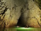 Відкрита у 1989 році печера Мьяо стала другою за величиною у світі
