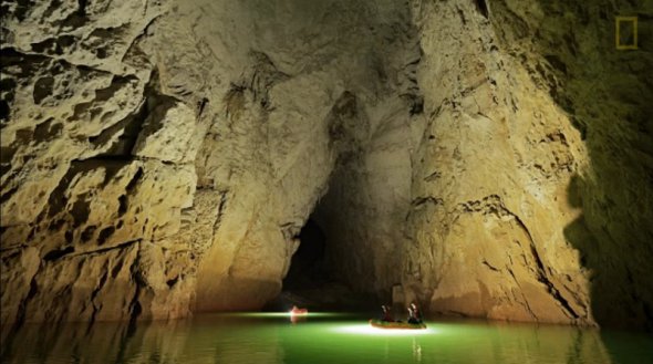 Открыта в 1989 году пещера Мьяо стала второй по величине в мире