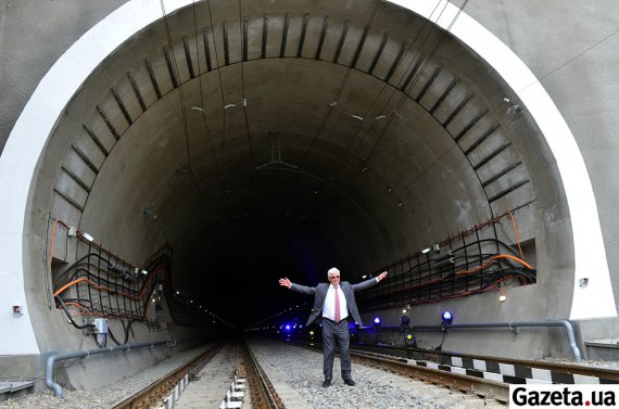 Официально открыли Бескидский тоннель в Карпатах