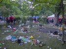 Фанаты "Ливерпуля" замусорили столичный парк Шевченко