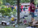 Фанаты "Ливерпуля" замусорили столичный парк Шевченко