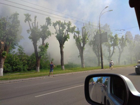 В Вишневом Киевской области загорелся склад со вторсырьем