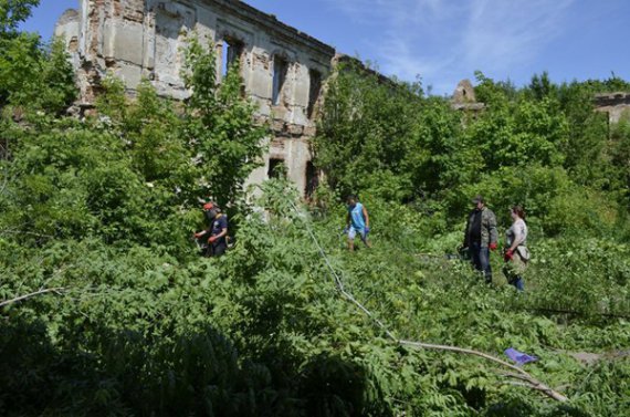 Ізяславський замок перебуває в аварійному стані