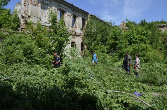 Ізяславський замок перебуває в аварійному стані