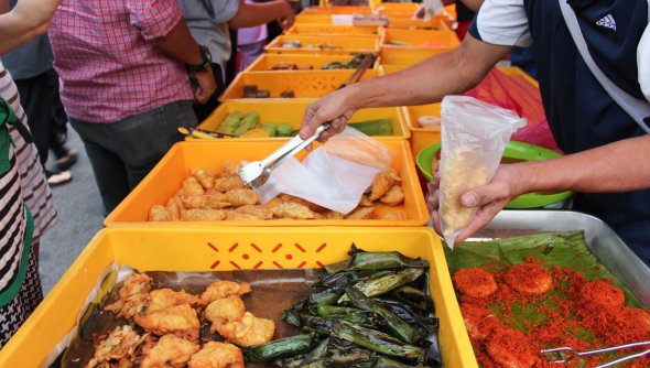 Уличная еда в Куала-Лумпуре это микс азиатских культур