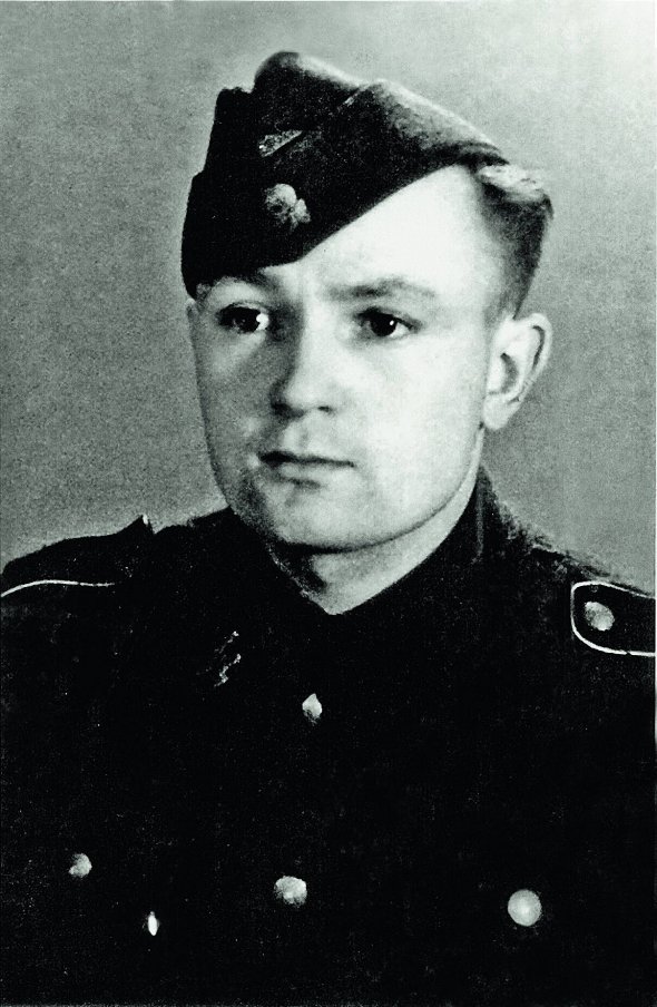 Михайло Мулик 1943 року вступив до лав української дивізії ”Галичина”. Був радистом. Вишкіл проходив на військовому полігоні ”Гайделяґер”