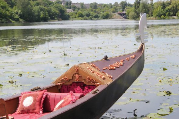 У Вінниці нова романтична родзинка: пропонують покататися на венеціанській гондолі