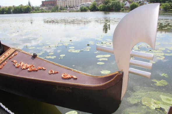 У Вінниці нова романтична родзинка: пропонують покататися на венеціанській гондолі