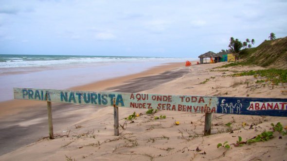 На пляже Praia Massarandupió можно заниматься серфингом