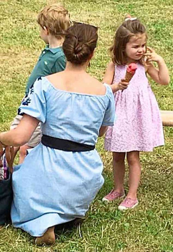 Кейт Миддлтон с детьми: принцем Джорджем и принцессой Шарлоттой