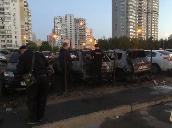 В Киеве подожгли автомобиль помощника нардепа