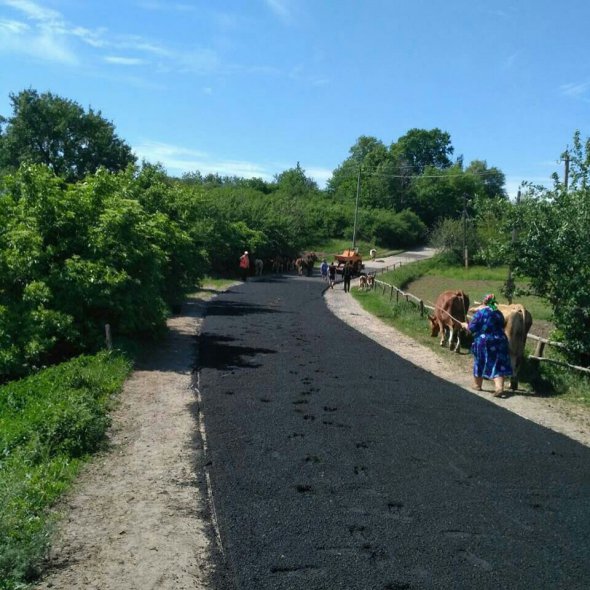 В Гадячском районе Полтавщины ремонтируют дорогу