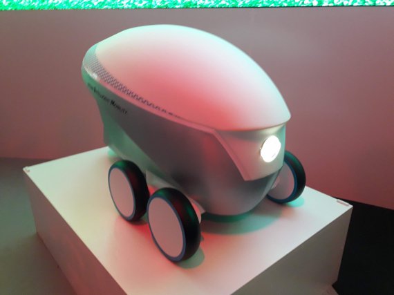 Nissan представила автономного робота Pitch-R у Києві