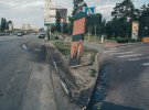 У Києві на Броварському Mercedes зніс стелу MсDonalds