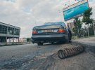 У Києві на Броварському Mercedes зніс стелу MсDonalds