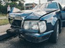 У Києві на Броварському Mercedes зніс стелу MсDonalds