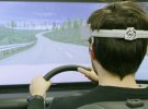 Шлем системы Nissan Brain-to-Vehicle превращает волны головного мозга водителя и передает их на компьютер машины