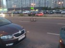 В Киеве на переходе сбили велосипедиста