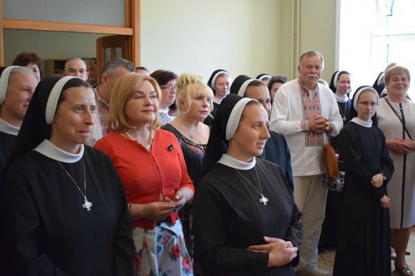 Кума Петра Порошенка Оксана Билозир посещает церковные учреждения