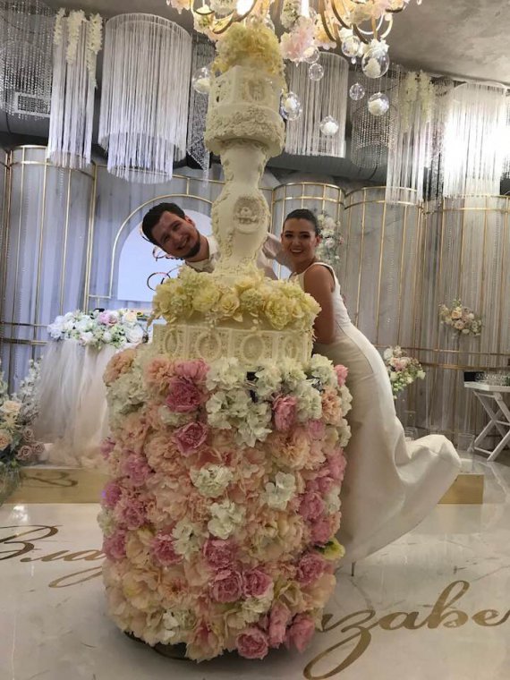 Свадьба сына бизнесмена Геннадия Вацак поразило роскошью и эксклюзивным тортом