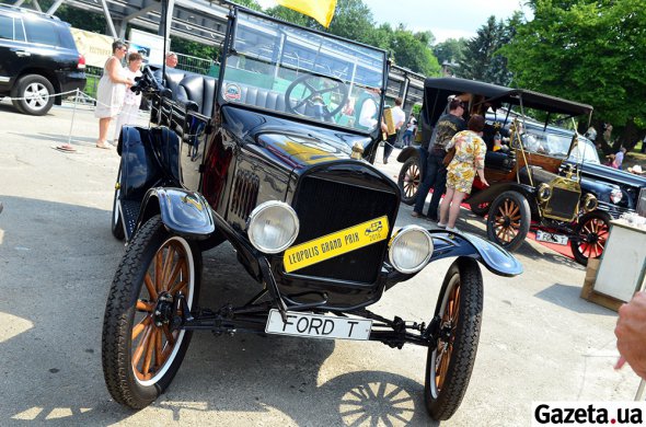 Первый серийный автомобиль в мире Ford-T 1912