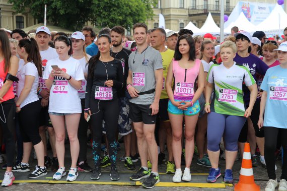 В Києві пройшов щорічний благодійний марафон "Пробіг під каштанами". Фото: КМДА