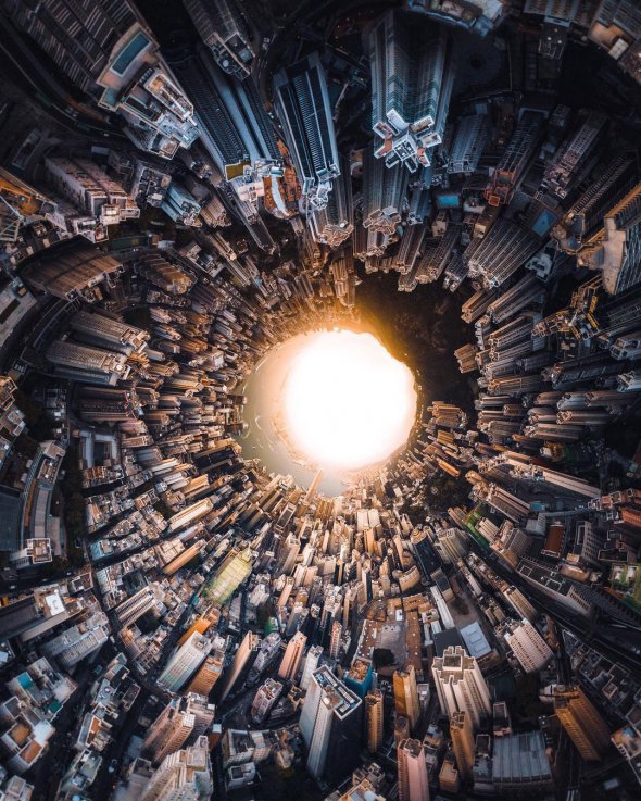 Росіянин Віталій робить фантастичні фото китайських міст. На знімкові  - Гонконг