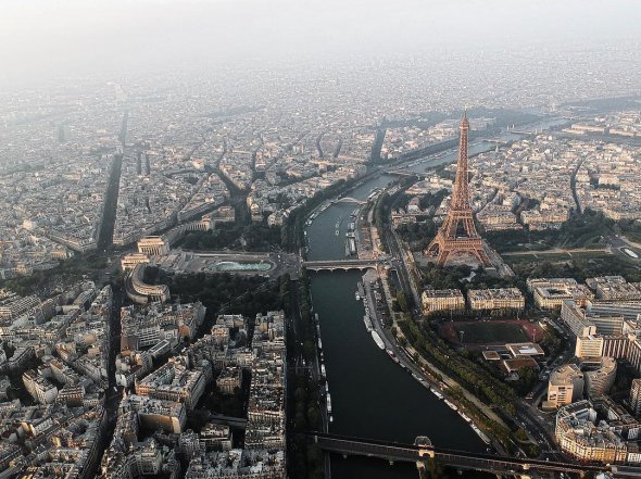 Центр Парижа, снятый с дрона