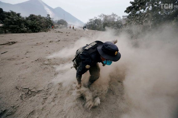 Кількість людей, загиблих в результаті виверження вулкану Фуего  в Гватемалі досягла 65 осіб. Число загиблих не остаточне, воно ще буде рости