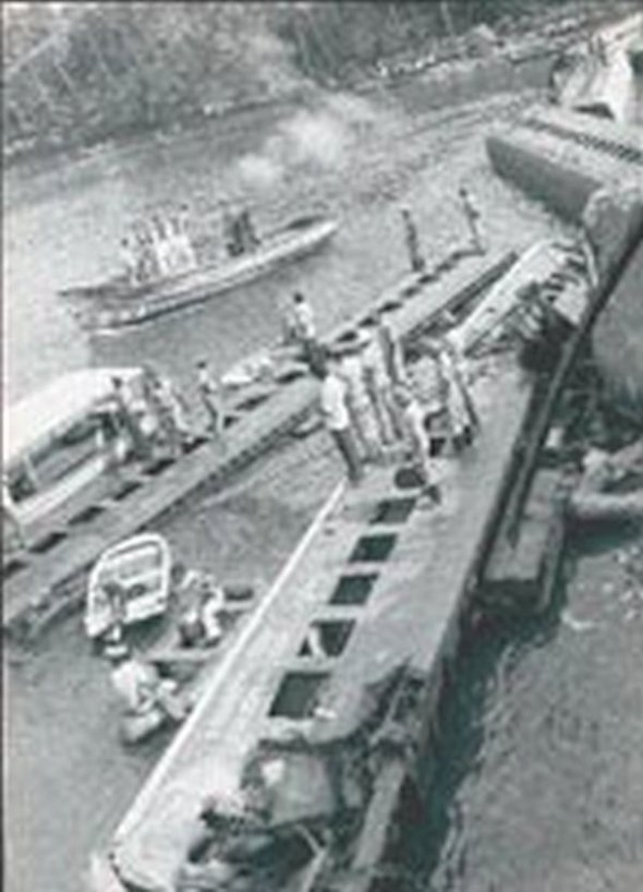 Через залізничну катастрофу у індійському штаті біхар загинули близько 1000 чоловік