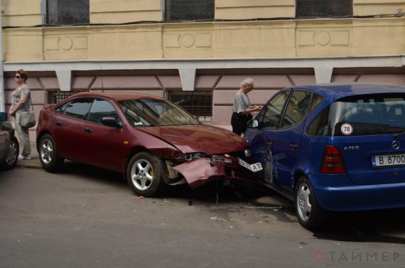 П'яна жінка на Jaguar з придністровськими номерами розбила чотири авто в центрі Одеси