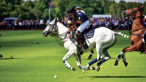 Гра англійських аристократів поло