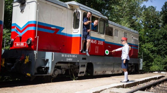 Біля угорського Будапешта є залізниця, якою керують діти