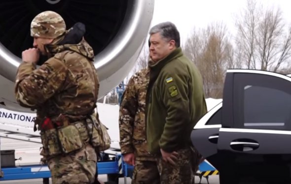 Ранок починається із польоту літаком