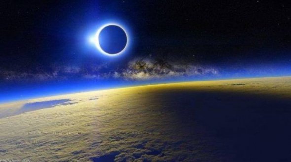 Космический аппарат NASA Dscovr снял полное солнечное затмение. Фото: unian.ua