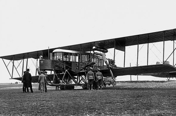 Перший в світі багатомоторний літак "Гранд"