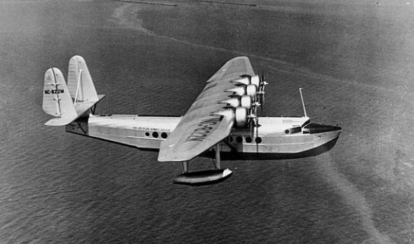 В 1935-м самолет первым проложил маршрут через Тихий океан
