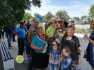 В Новой Каховке на админкордоне с оккупированным Крымом, местные жители с флагами и цветами встречали военных 34 батальона 57 ОМБ