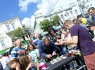 Влад Андрєєв із Ужгорода малює картини за 2 -3 хвилини.
