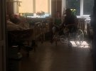 Поранені бійці ЗСУ у військовому госпіталі.