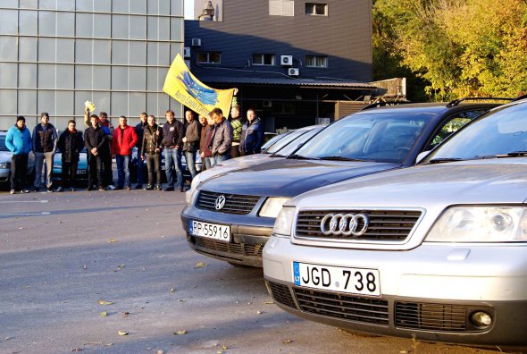 Здебільшого українці купують євробляхи зі стандартом Євро-3. Фото: Укрінформ