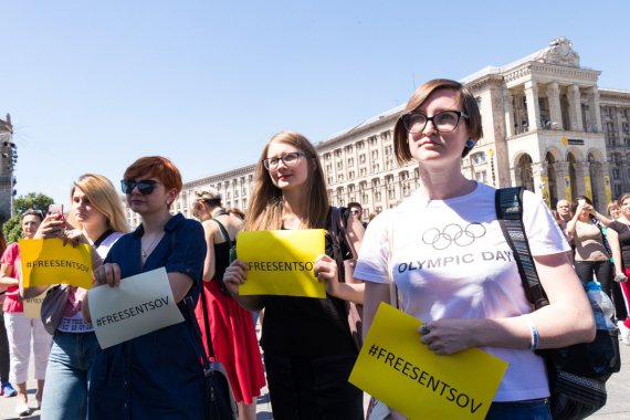 На майдане Независимости прошел флешмоб в поддержку политзаключенного режиссера Олега Сенцова