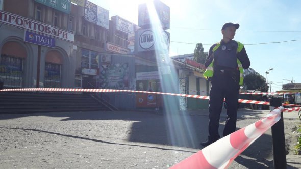 Правоохоронці біля сумського нічного клубу "Луна"