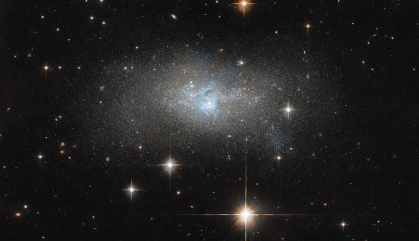 Карликовая галактика IC 4870 была открыта в 1900 году американским астрономом Делайлом Стюартом.