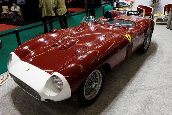 У мережі з'явився у продажу унікальний Ferrari, який продає українець. Фото: Авто.РІА