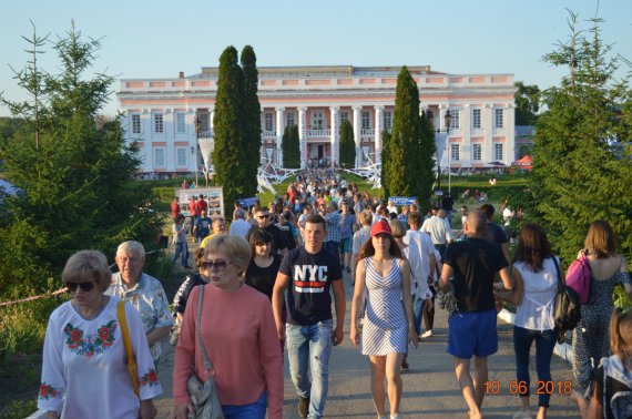 Столица Щедрика запомнилась не только профессиональным оперным пением, но и туристами