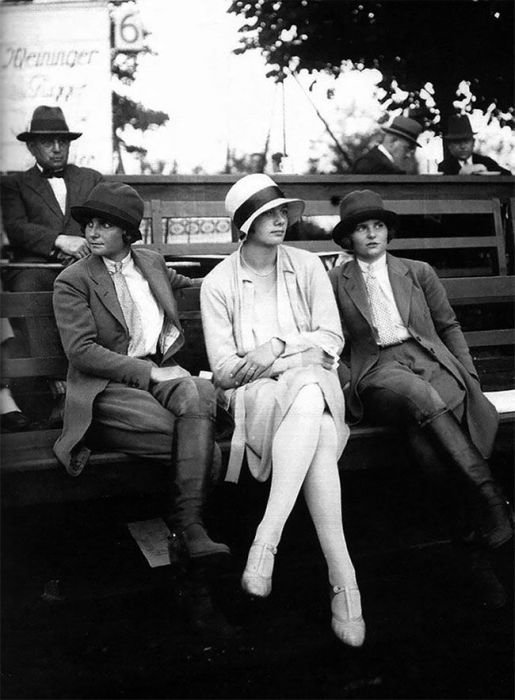 На фото показали, якими були модниці 1920 років