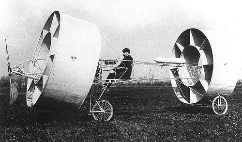 12 червня, 1909 року в повітря піднявся перший аероплан. Фото: Вікіпедія